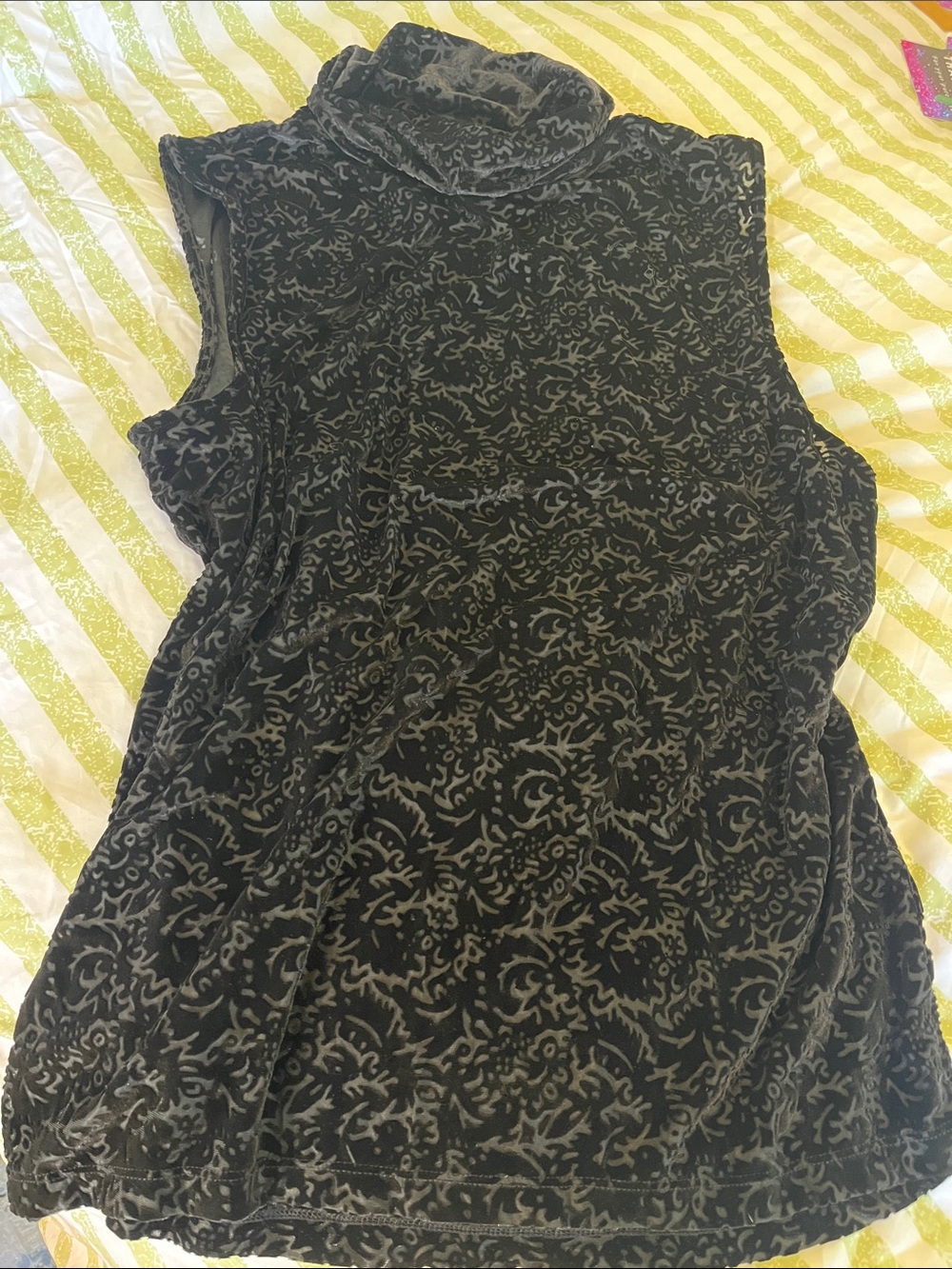 Who doesn’t love Black and Liz ❤️Sleeveless Velvet cowl neck- Ornate Print